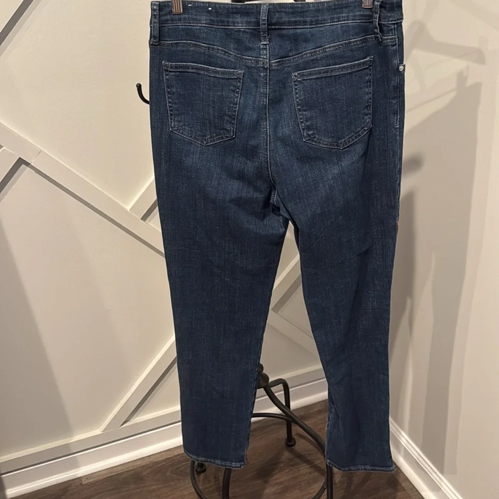 Chico's  Women's Girlfriend Blue Floral Embroidered Ankle Cropped Jeans Size 8R - Picture 14 of 15